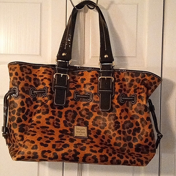 Dooney & Bourke Handbags - Dooney & Bourke purse